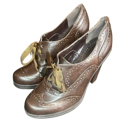 Maurice’s Brown Oxford Wingtip 4” Stacked Heel Size 7 - Picture 2 of 11